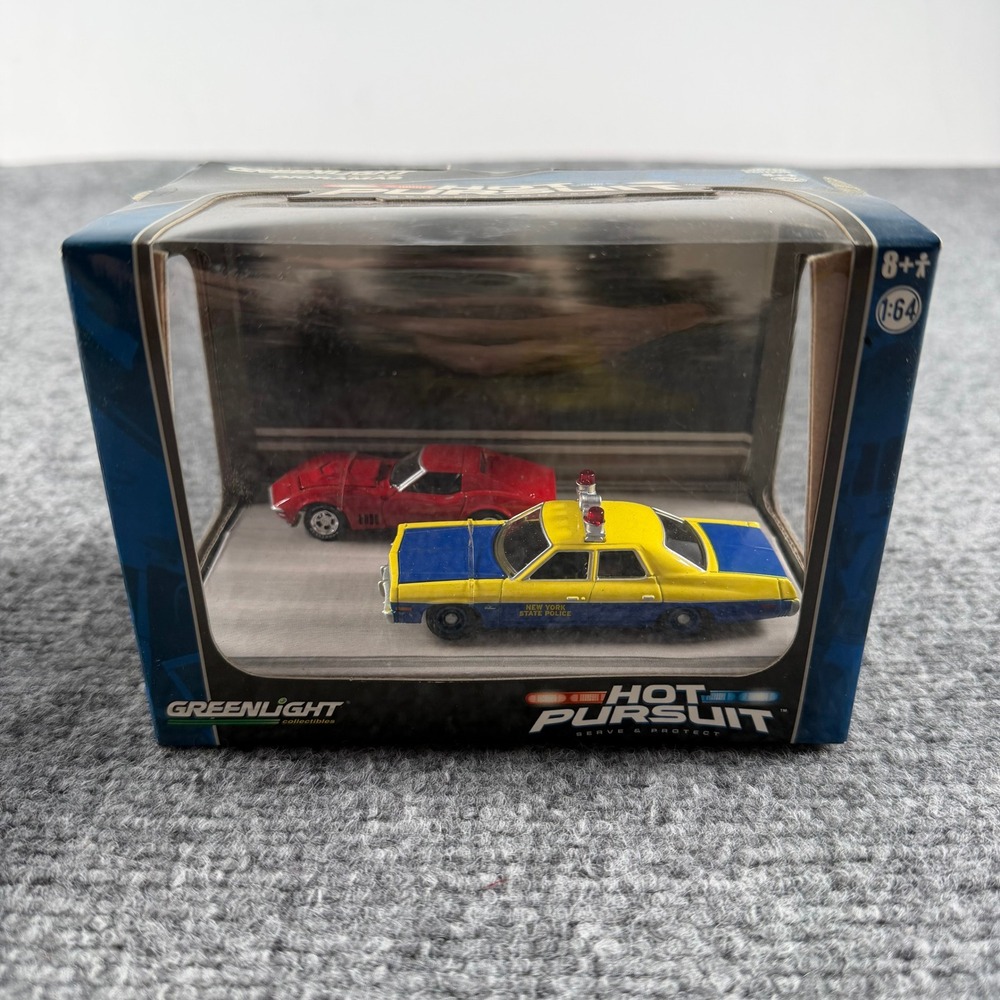 Greenlight Hot Pursuit Diorama New York State Police 1:64 Blue Yellow Corvette